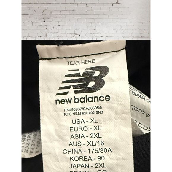 WOMENS NEW BALANCE ATHLETIC SHORTS XL - Picture 3 of 4